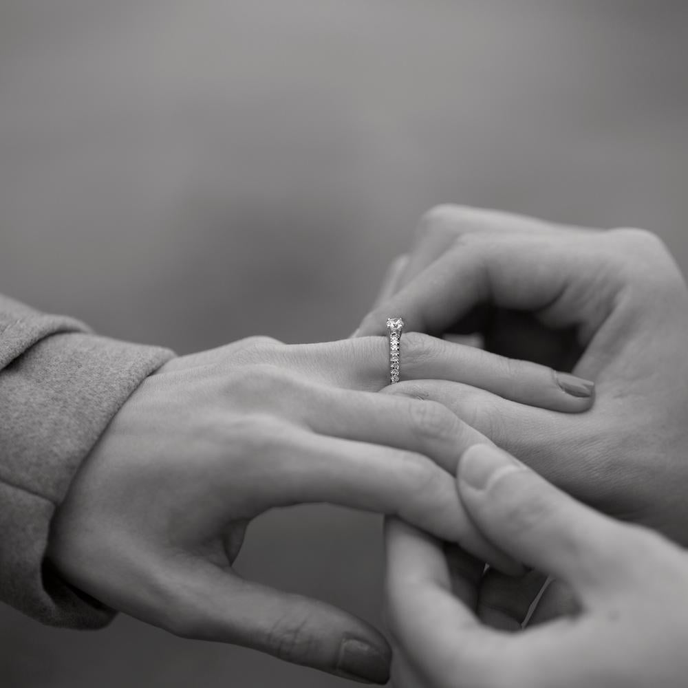 Solitärring 750/18 K vitguld diamant 0.31 ct, 23 stenar, w-si