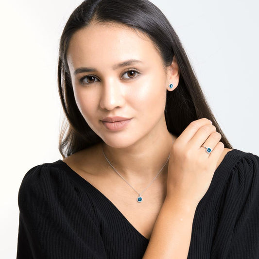 Fingerring 750/18 K Weissgold London Blue Topas, Diamant 0.14 ct, 28 Steine, Brillantschliff, w-si