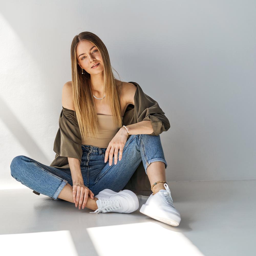 Bracelet Stainless steel Yellow IP coated Shining pearls White, 15 Pearls, 6 mm